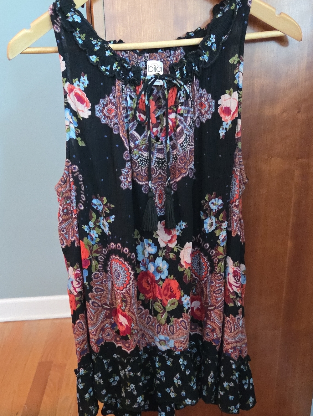 Bila Black Floral Sleeveless Top